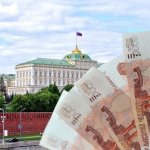 Деньги на фоне Кремля