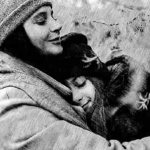 Может ли одинокая женщина усыновить ребенка