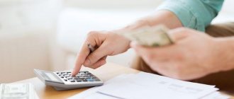 Counts money using a calculator