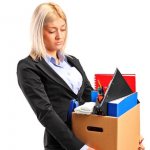 Сотрудница с корбкой